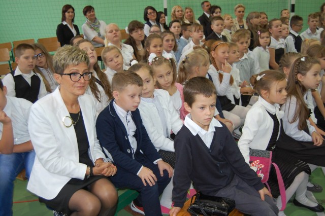 Uczniowie SP w Turze doczekali się w ub. r. nowego boiska, w tym planowana jest rozbudowa szkoły.