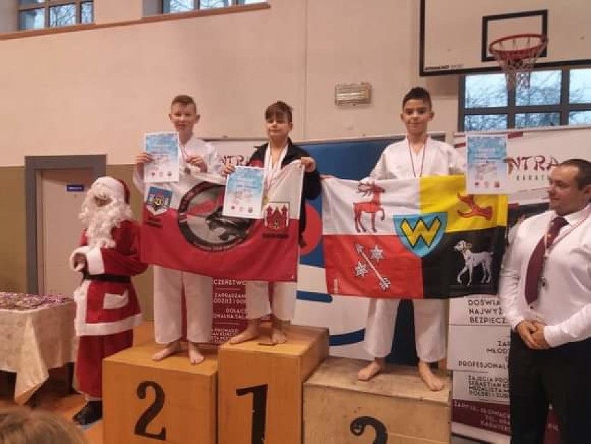 Podczas Gwiazdkowego Turnieju Karate w Żarach, młodzi...