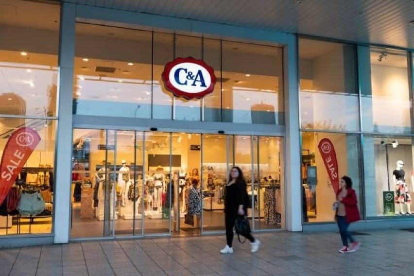Mieszkańcy tęsknią również za sklepem C&A który jeszcze...