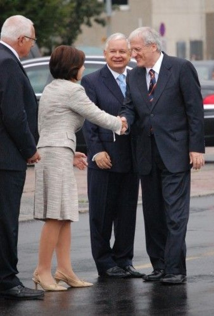 Prezydent Węgier Laszlo Solyom witany przez parę prezydencką...