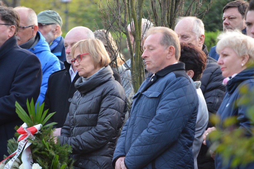 Głogów: Msza święta i kwiaty przy pomniku Ofiar Katyńskich w rocznicę katastrofy smoleńskiej
