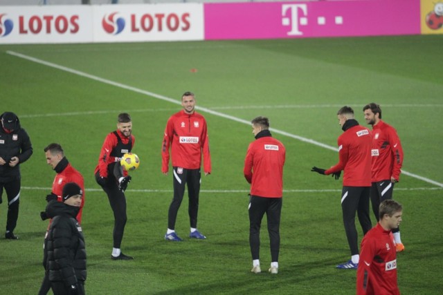 Trening reprezentacji Polski na stadionie Ruchu Chorzów  

Zobacz kolejne zdjęcia. Przesuwaj zdjęcia w prawo - naciśnij strzałkę lub przycisk NASTĘPNE