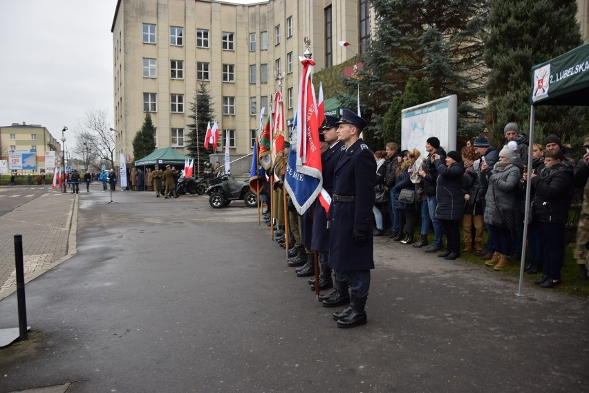 Ślubowanie WOT na Placu Niepodległości