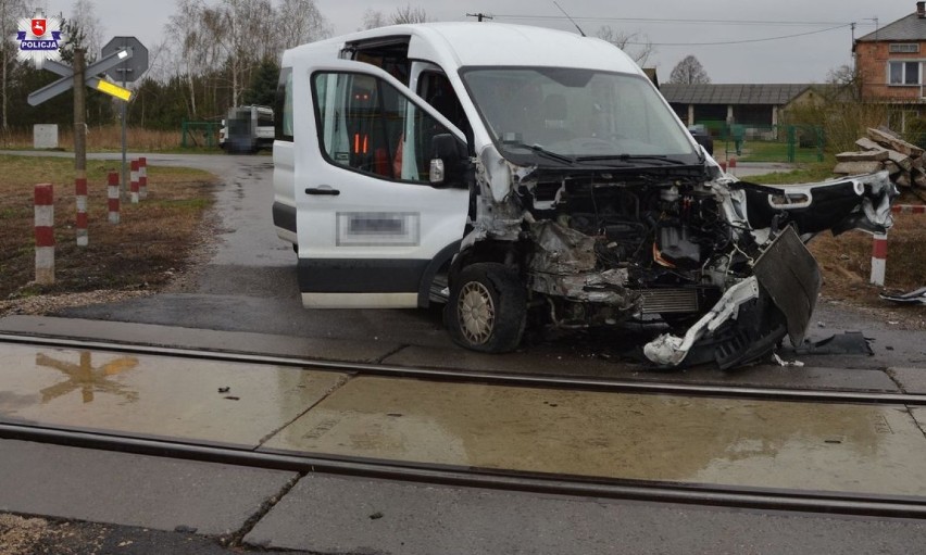 W środę doszło do zderzenia busa z pociągiem relacji Lublin...