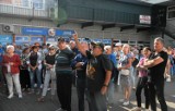 Tłumy mieszkańców na proteście w sprawie Piotrkowskiej Spółdzielni Mieszkaniowej FOTO