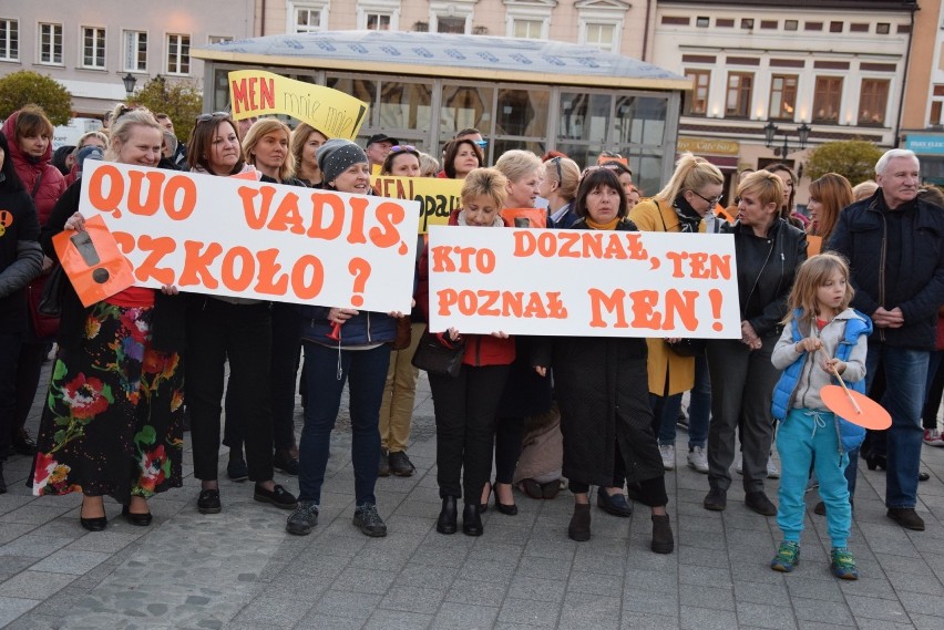 Oświęcim. Nauczycielski protest w imię szczytnych celów