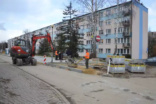 Pandemia nie wyhamowuje inwestycji w Oświęcimiu. Pełną parą idą roboty drogowe na ul. Szpitalnej.