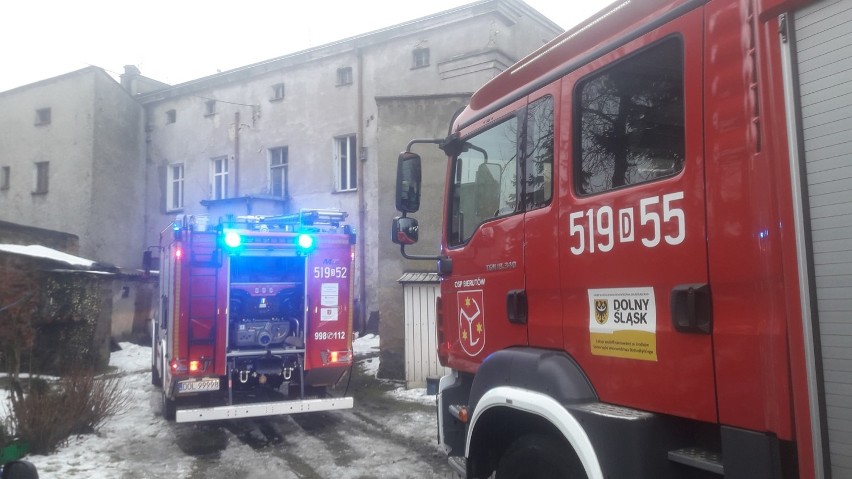 Pożar w jednym z mieszkań w Bierutowie. Interweniowało kilka zastępów!