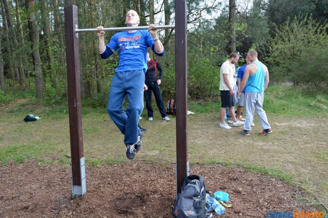Sportowcy z grupy Street Workout Leszno są bardzo utalentowani. Chcieliby, aby z budżetu obywatelskiego udało się wybudować profesjonalny obiekt treningowy.