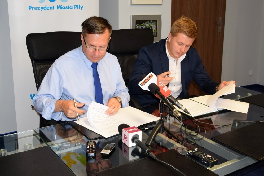 KS Futsal Piła podpisał umowę z miastem i dostanie ok. 30 tys. zł. Polonia Piła musi jeszcze poczekać. Zobaczcie zdjęcia
