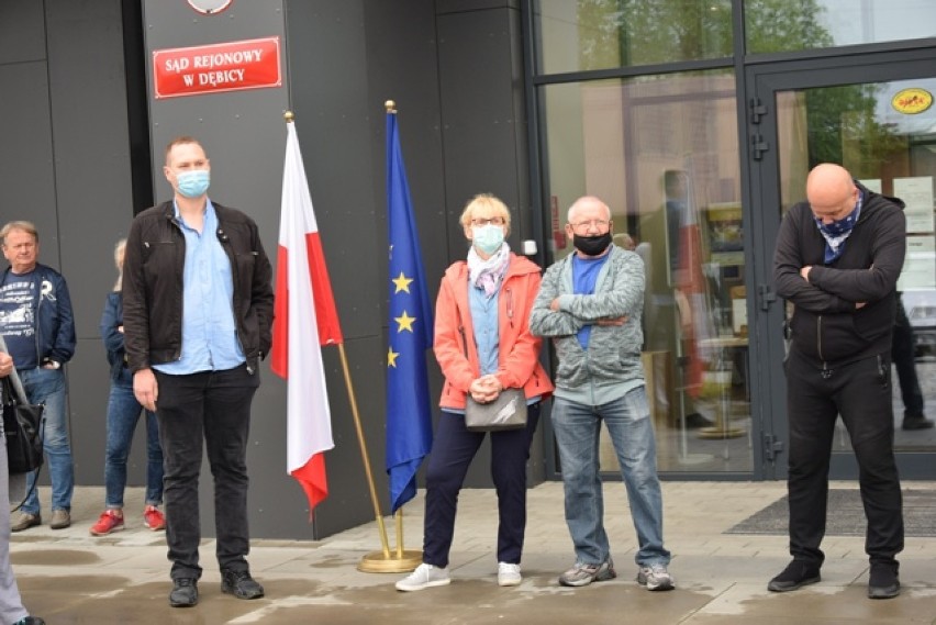 #MuremzaIgorem Protest pod dębickim Sądem Rejonowym w obronie sędziego Igora Tulei