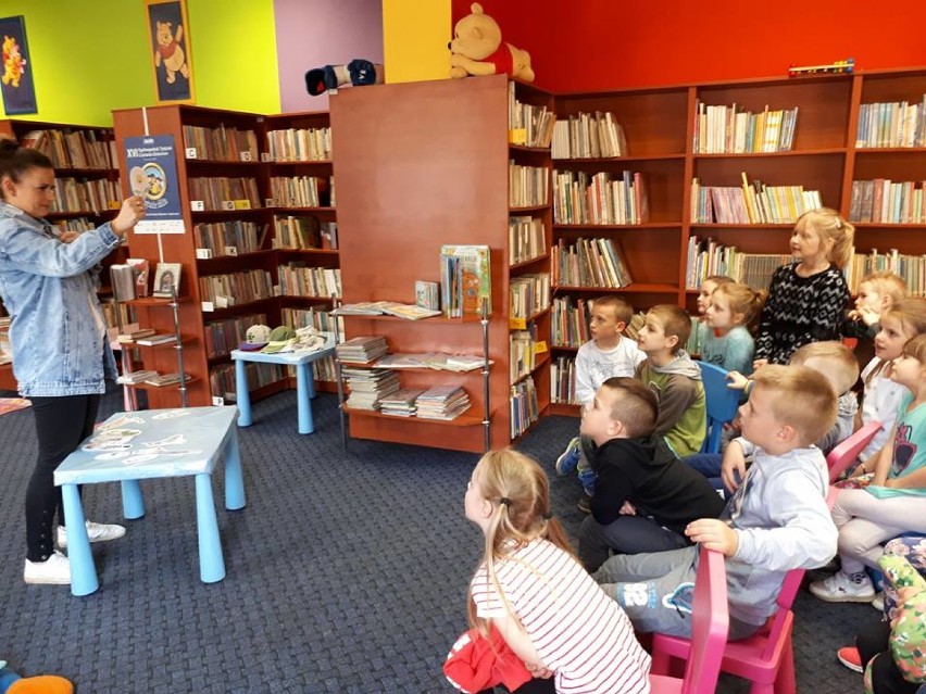 Grodzisk Wielkopolski: Uczniowie Szkoły Podstawowej nr 4 gościli w bibliotece. Tematem spotkania była wiosna. [ZDJĘCIA]