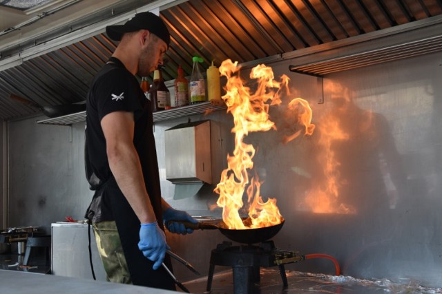 Zlot Foodtrucków odbędzie się:
- w sobotę 23 października w godzinach 12:00 – 21:00
- w niedzielę 24 października w godzinach 12:00 – 20:00.

Co będzie można zjeść? 