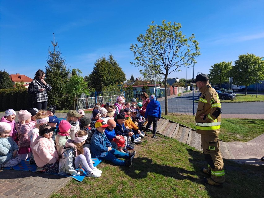 Strażacy OSP Grodzisk z wizytą u przedszkolaków
