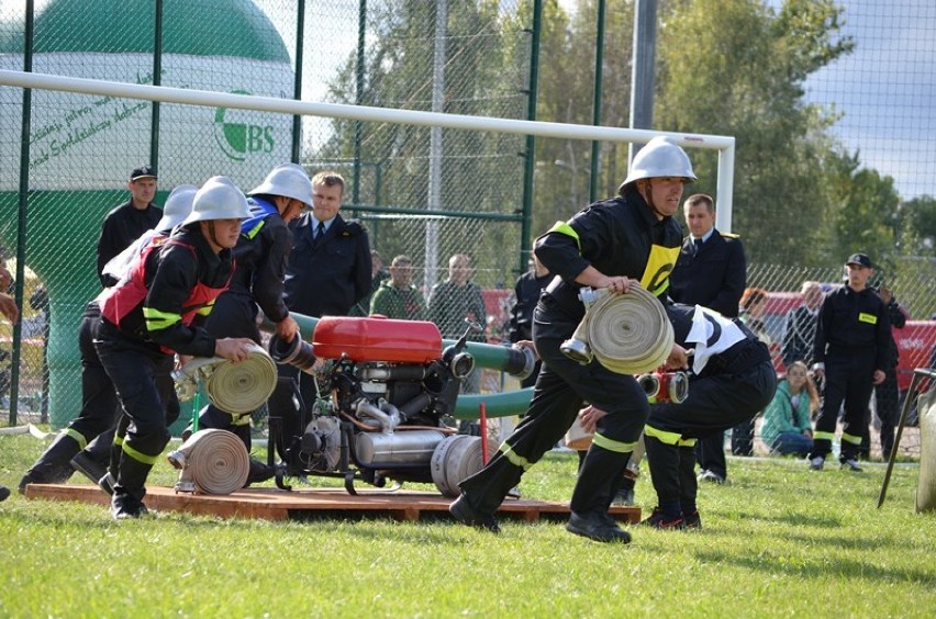 Powiatowe zawody strażackie w Pęczniewie