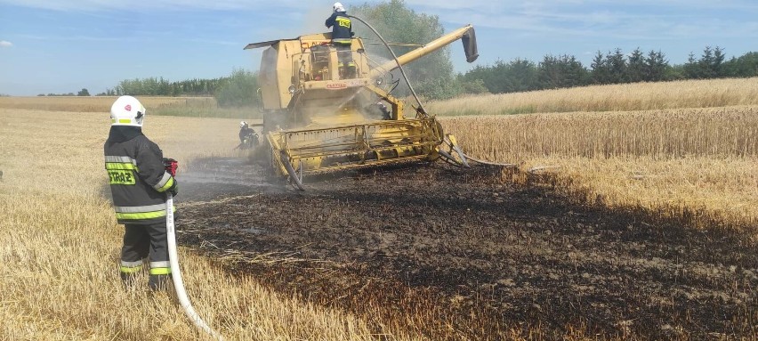 Pożar kombajnu na Świętojańskiej w Warcie