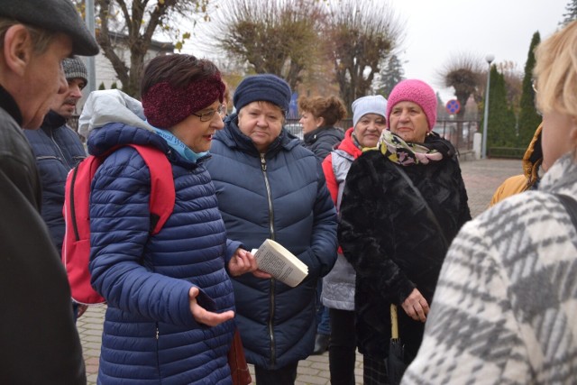 Bożena Ciesielska, polonistka i regionalistka, zaprosiła na literacki spacer po Skępem. Zaserwowała uczestnikom zupełnie inne spojrzenie na tę niby wszystkim znaną miejscowość.