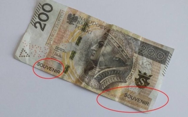 Nowe oszustwo na 200 zł. Uwaga na banknoty prezentowe. Sztuczne pieniądze przyczyną prawdziwych problemów