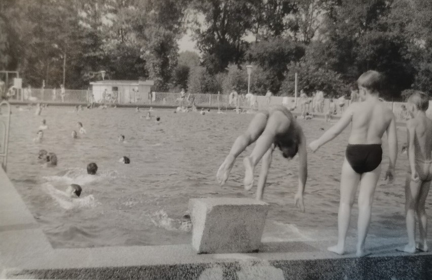 Szamotuły. Jak basen letni na Piaszczychach wyglądał przed laty? Zobacz archiwalne zdjęcia!