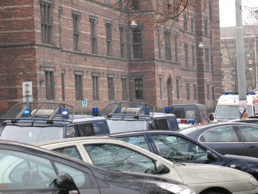 Wrocław: Ewakuacja sądu, Podwale zamknięte