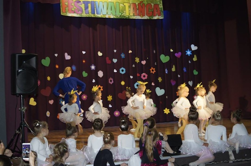 VI Letni Festiwal Tańca w Koszęcinie. Na scenie Domu Kultury ponad setka dzieciaków [ZDJĘCIA]