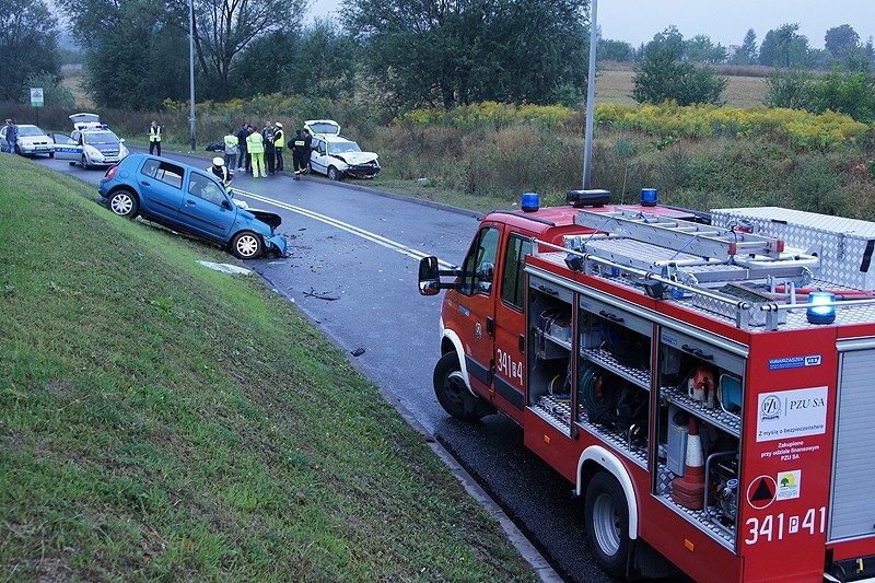 Kalisz. Wypadek na ulicy Sikorskiego. Siedem osób trafiło do szpitala. ZDJĘCIA