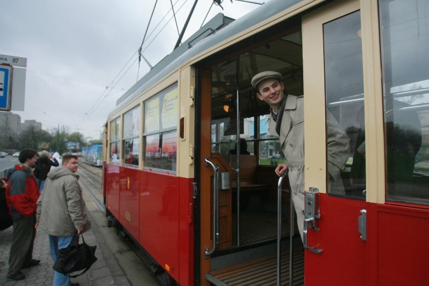 Tramwaje na Bemowie. Nowa linia i przejażdżka zabytkowym "B"