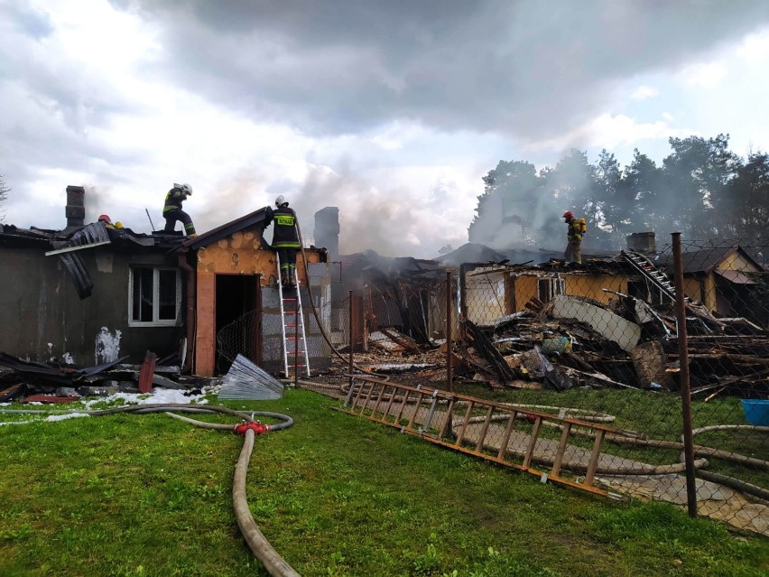Zawadówka. Dziewięć rodzin straciło w pożarze dach nad głową i dorobek całego życia. Potrzebna pomoc