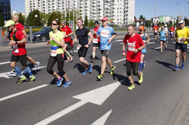 Orlen Warsaw Marathon 2018. Biegacze pokonali królewski dystans. Biegliście? Szukajcie się na zdjęciach [GALERIA 7]