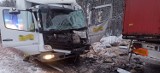 W Oleśniku zderzyły się dwie ciężarówki i autobus