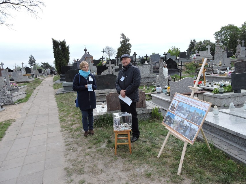 W Niedzielę Przewodnią na cmentarzu w Bielsku Podlaskim odbyła się kwesta na ratowanie zabytkowych nagrobków