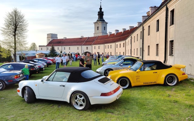 Porsche Classcis Sulejów 2023, kilkadziesiąt modeli kultowych samochodów przyjechało na zlot organizowany w dniach 5-7.05.2023 w Hotelu Podklasztorze w Sulejowie