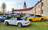 Porsche Classcis Sulejów 2023.  Kilkadziesiąt samochodów przyjechało na zlot organizowany przez Porsche Club Poland.  Zobaczcie ZDJĘCIA