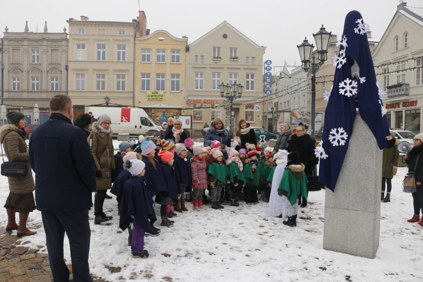 Tczew: przedszkolaki przywitały na placu Hallera zimę [ZDJĘCIA]