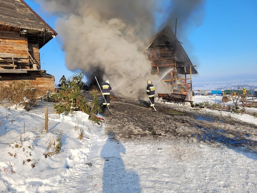 Pożar domu w Lutomi Górnej koło Świdnicy. W akcji gaszenia...