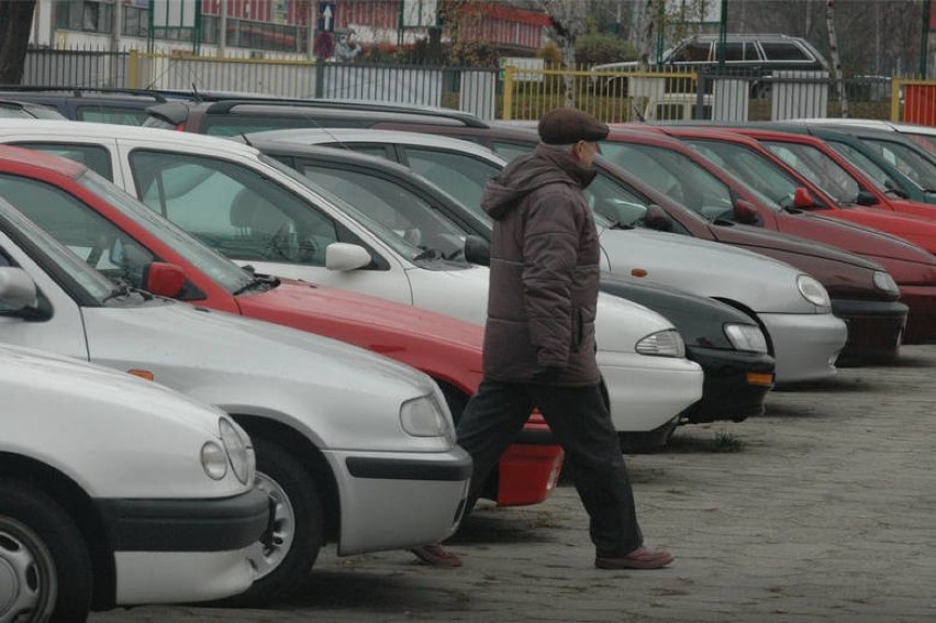 Klient kupuje samochód od poprzedniego właściciela, zamiast...