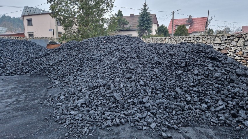 Tak wygląda węgiel, który gmina Strzelce Opolskie sprowadza...