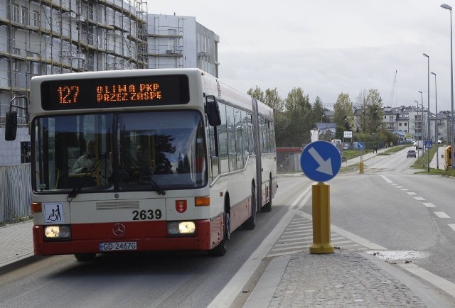 * Linia 124 i N2 - w związku z kontynuacją przebudowy "starej" ul. Kościuszki autobusy linii 124 (w kierunku Zaspa-Szpital) i N2 (w obu kierunkach) kursują "nową" ul. Kościuszki, ul. Hynka i dalej al. Legionów do ul. Kościuszki. Jednocześnie para przystanków "Kilińskiego" została przeniesiona do tymczasowej lokalizacji w ciągu ul. Hynka, przy skrzyżowaniu z ul. Kilińskiego, czyli tak jak dla linii 127 i 227.