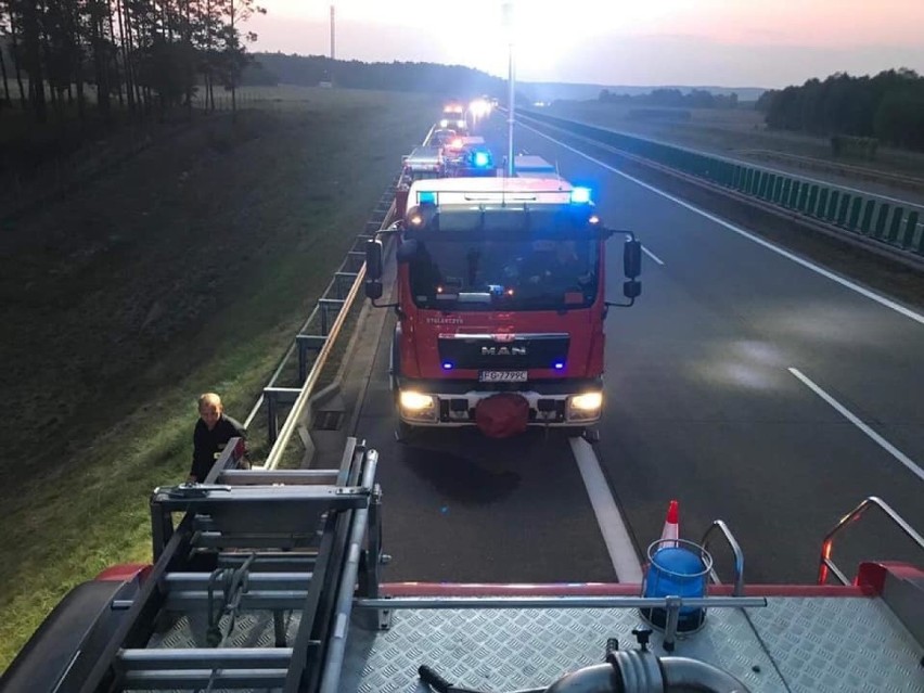 Ciężarówka jadąca autostradą A2 w kierunku Świecka wypadła z...