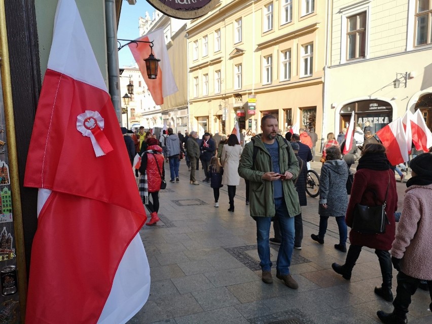 11 listopada krakowianie korzystali z pięknej pogody w...