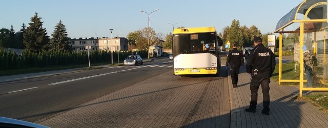 Policjanci z Olkusza sprawdzili czy mieszkańcy przestrzegają obostrzeń w autobusach