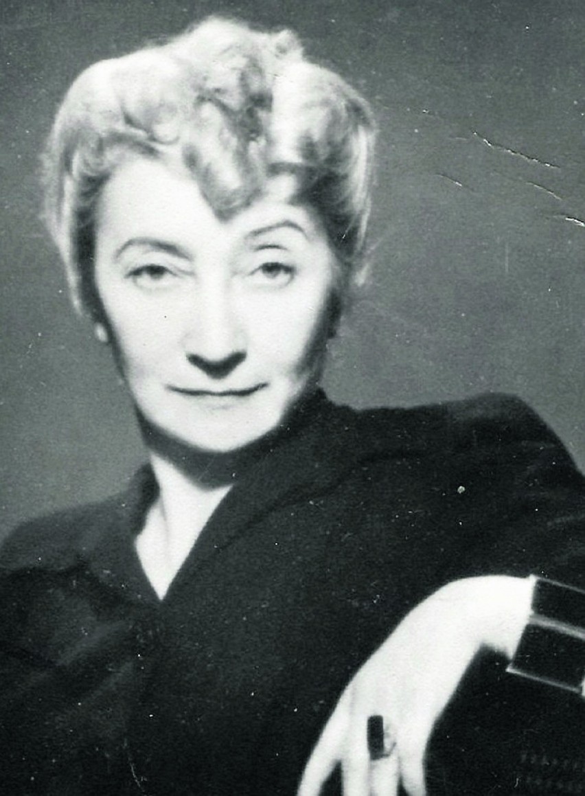 Helena Sikorska (1888-1972), żona generała, na fotografii z...