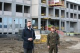 Minister Władysław Kosiniak-Kamysz na placu budowy bazy wojskowej dla 11 MBOT w Limanowej. "To jest gwarancja bezpieczeństwa"