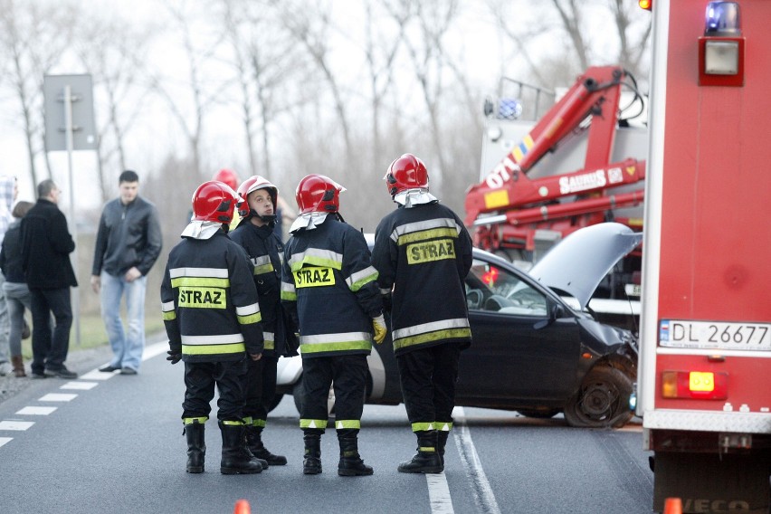 Legnica: Trzy osoby ranne w wypadku(ZDJĘCIA)