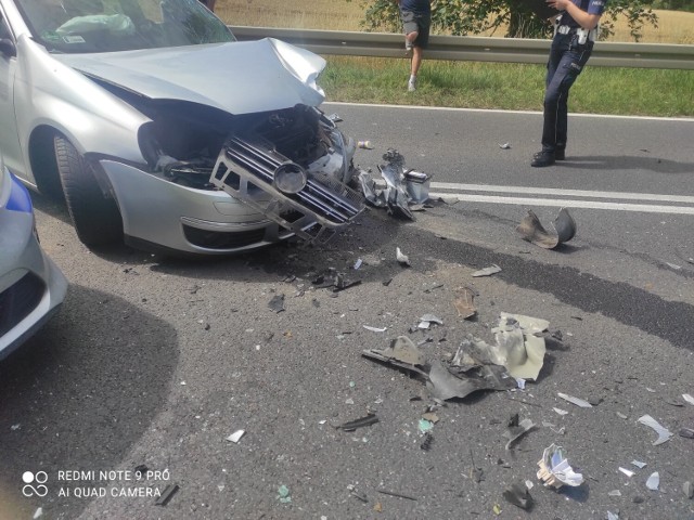 Na drodze krajowej nr 31 w pobliżu miejscowości Pamięcin zderzyły się dwa samochody osobowe.