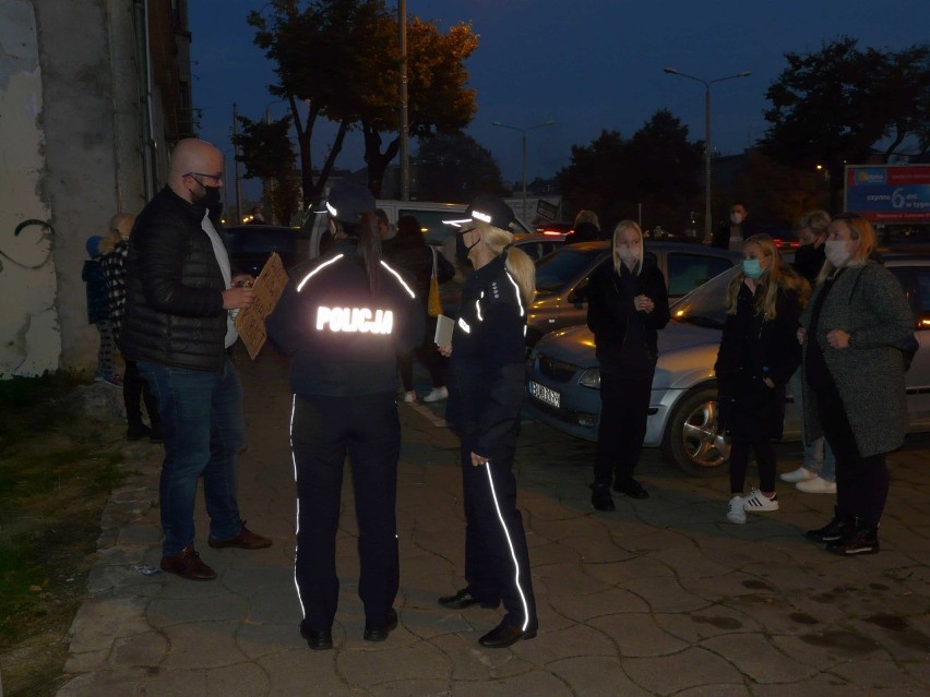 Protest kobiet w Pabianicach. Wściekłe pabianiczanki wyszły na ulice ZDJĘCIA