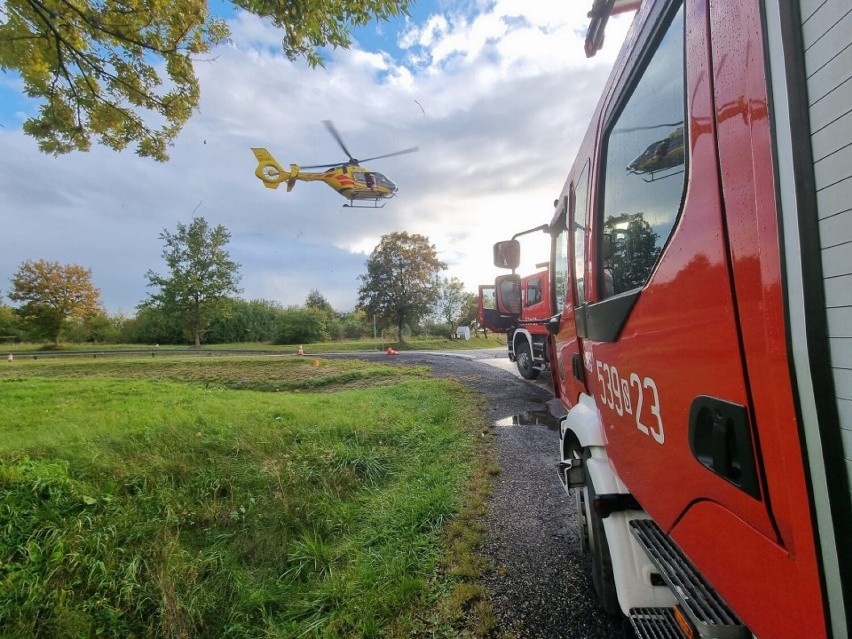 Wypadek w Koziegłowach na DK 91. Na miejscu lądował śmigłowiec LPR. Dwie osoby zostały poszkodowane