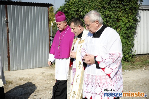 Arcybiskup Józef Kupny podpisał akt erekcyjny pod budowę...