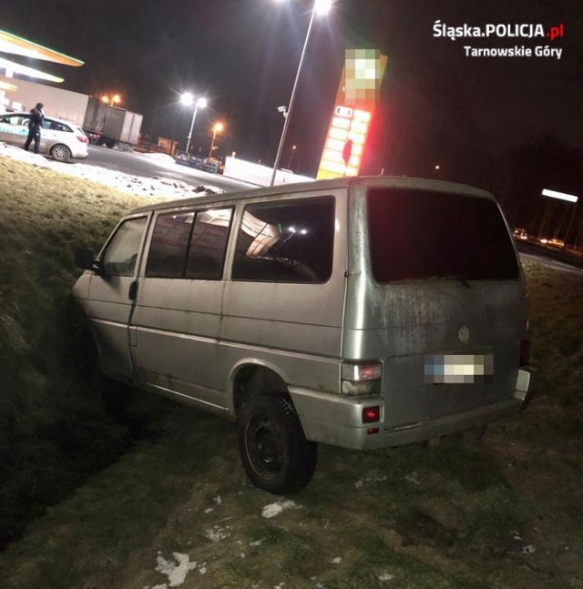 Powiat tarnogórski: policjant jadąc na służbę zatrzymał pijanego kierowcę.