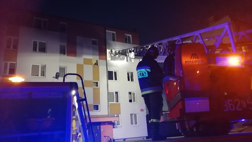 Akcja straży pożarnej, policji i pogotowia na ulicy Brackiej we Włocławku [zdjęcia]